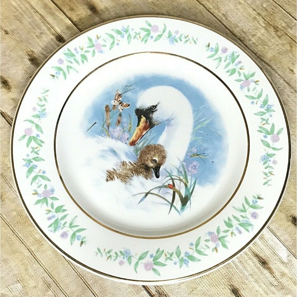 Vintage1975 Avon Gentle Moments Swan Baby 9” Collector Plate by Enoch Wedgwood